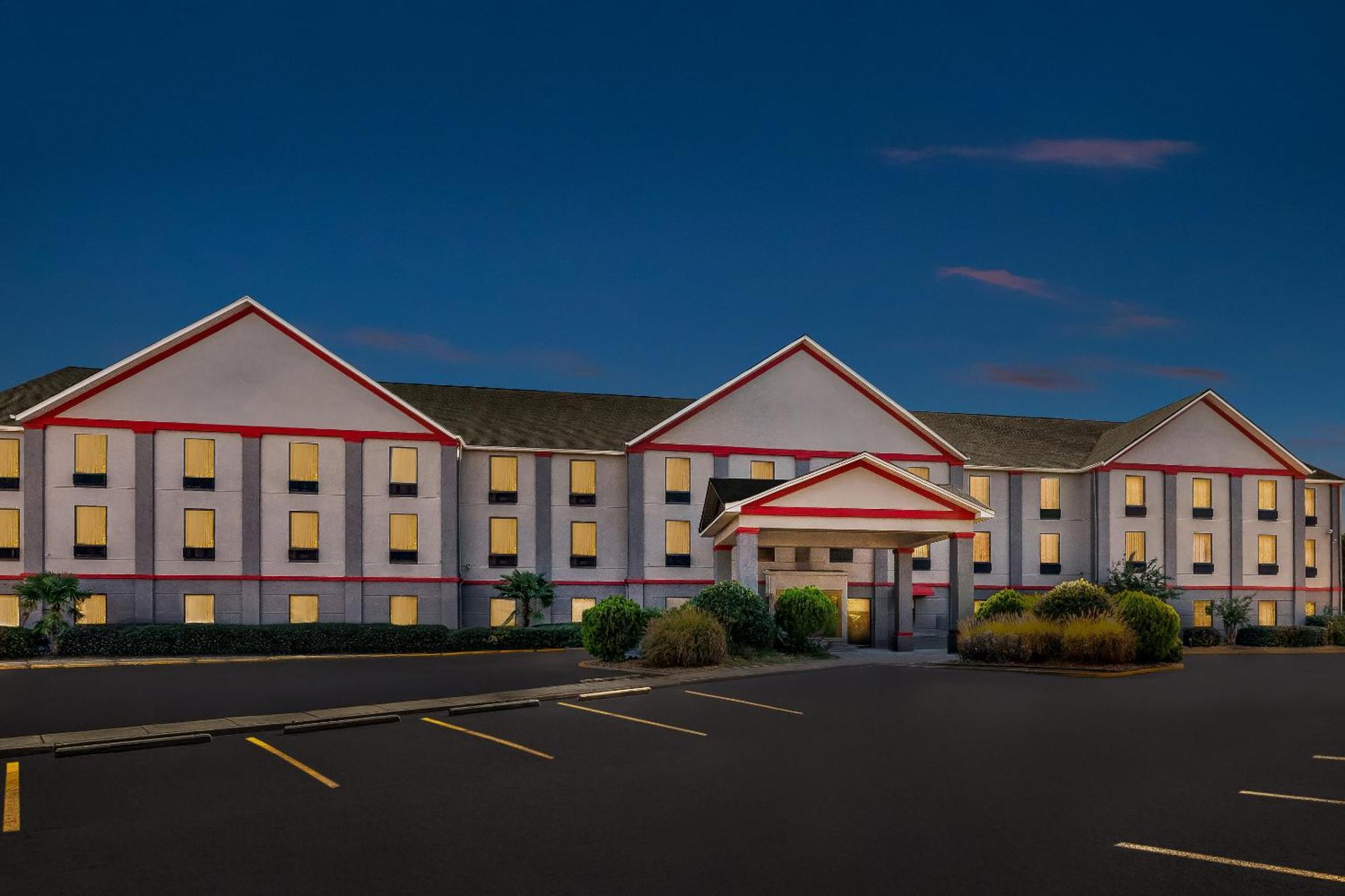 Red Roof Plus+ & Suites Atlanta Airport South College Park Exterior foto