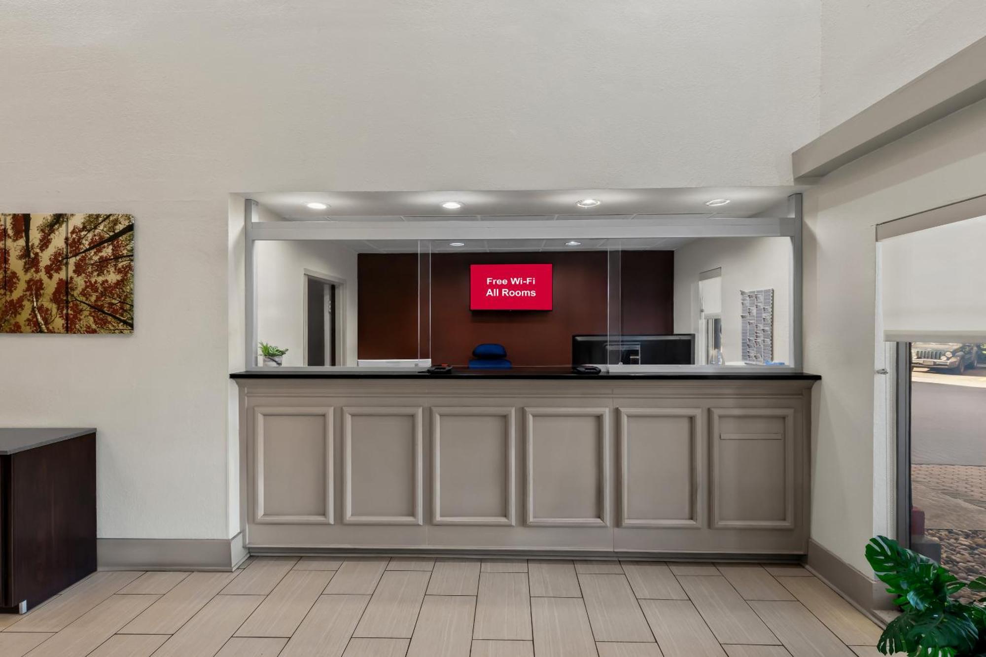 Red Roof Plus+ & Suites Atlanta Airport South College Park Exterior foto